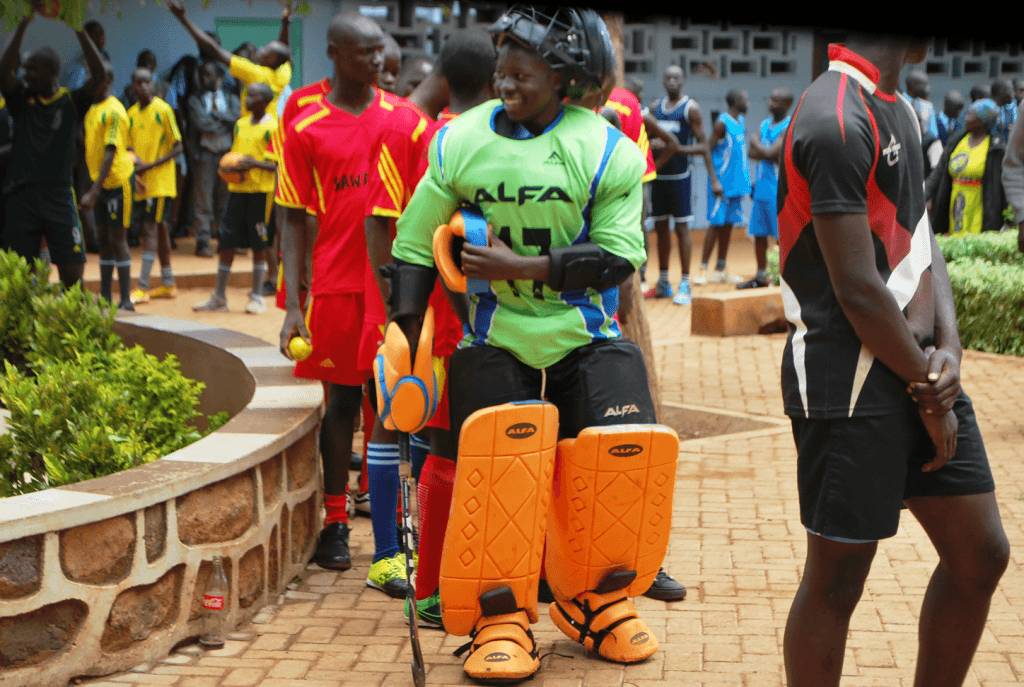 Hockey giants close in as debutants meet in rugby 15s