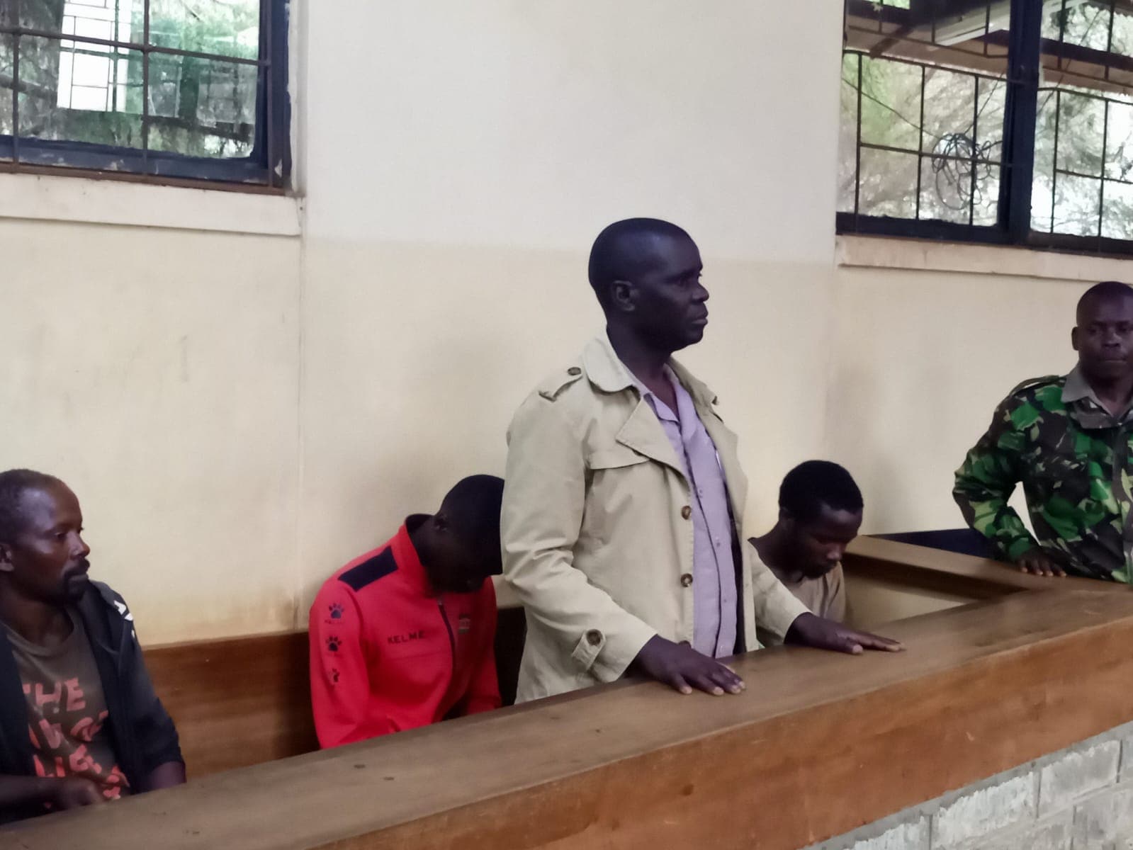 Teacher found to have used fake certificates released on bond