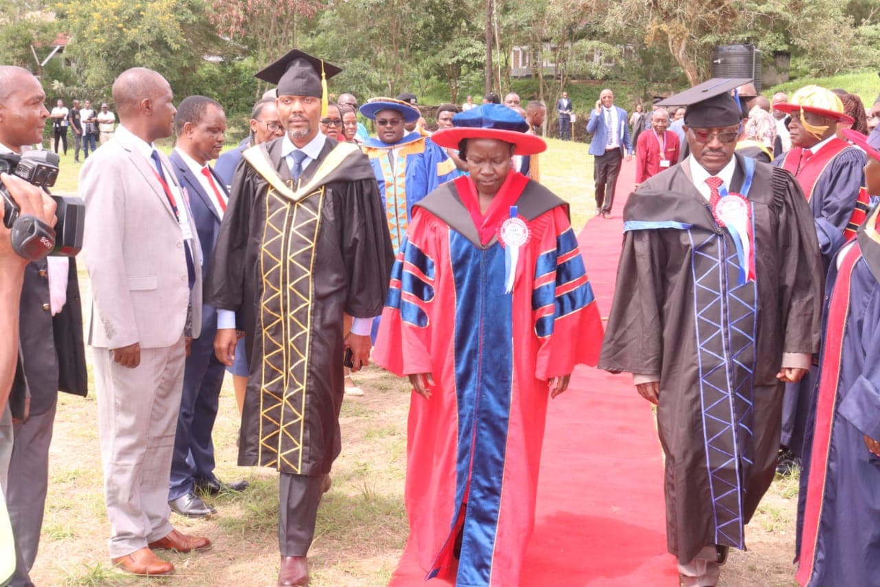 Graduands advised against sports betting