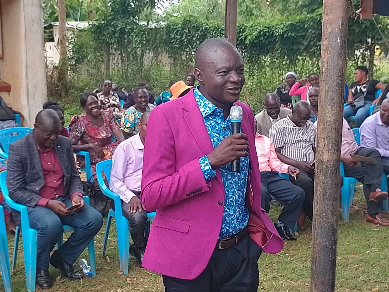 Siaya MCA buys uniforms for 410 Form Ones in his annual routine