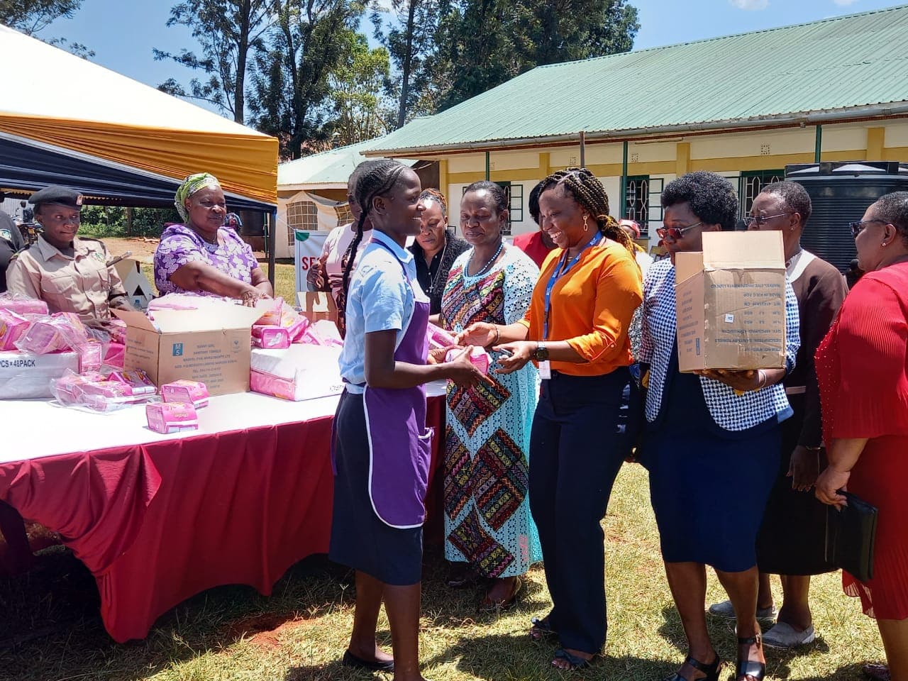 First Lady pledges to pay fees for teen mothers in Kakamega Polytechnic image 2