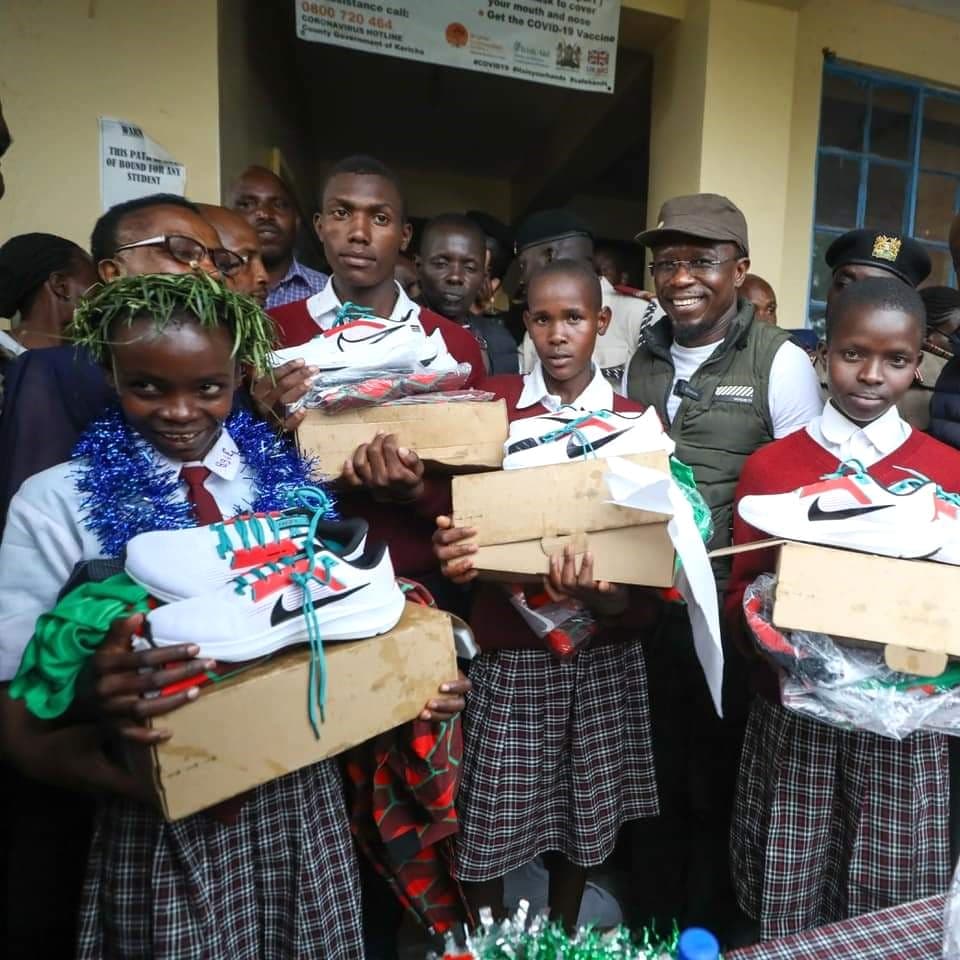 CS Ababu donates KSh100,000 to student who won race running barefoot image 3