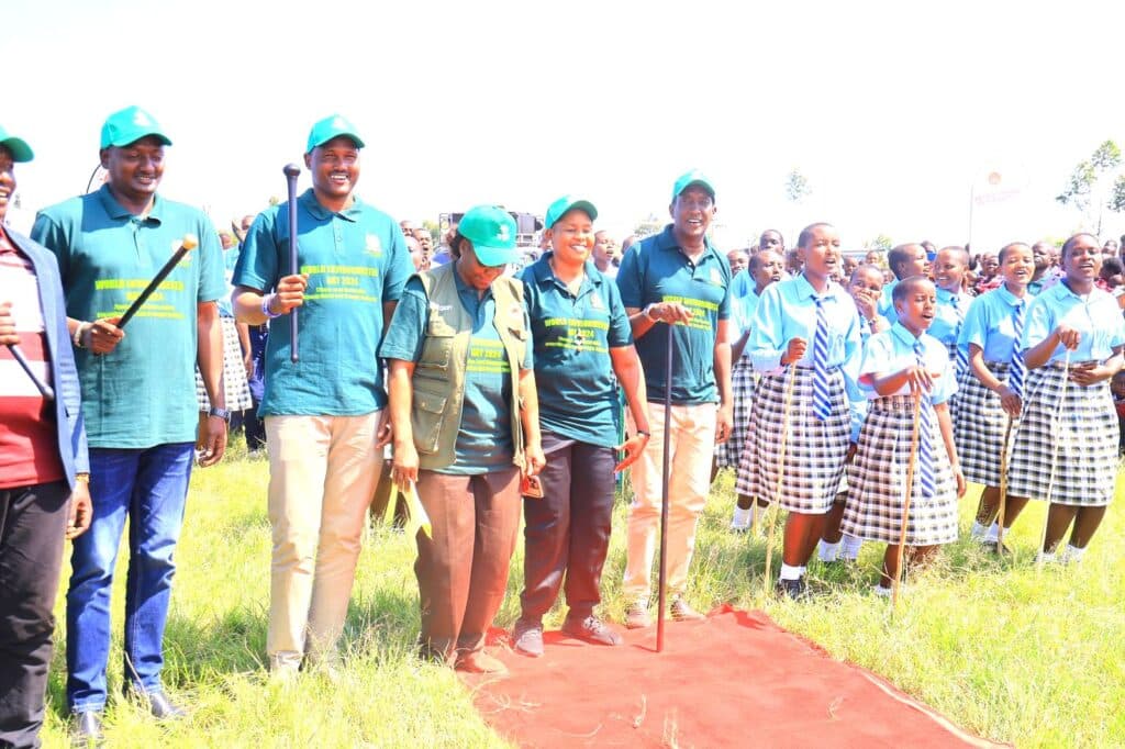 Narok residents plant trees at Olkinyei Secondary to mark World Environment Day image 1
