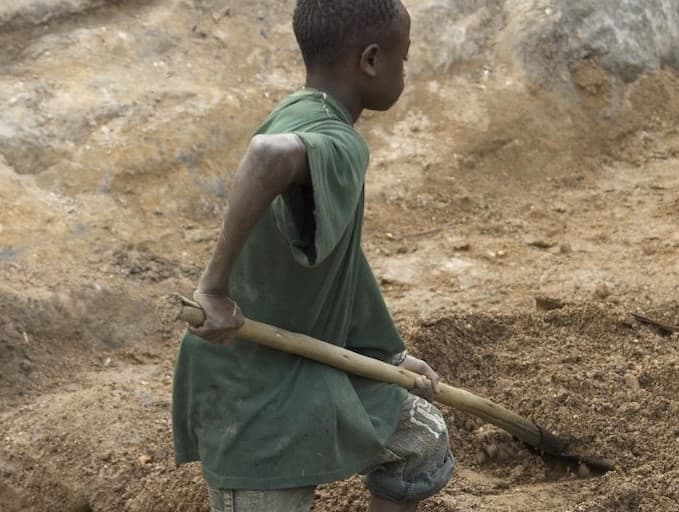 Chief in Machakos bans sand harvesting to combat rising student absenteeism