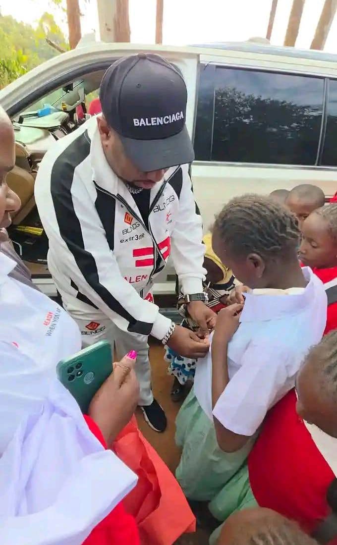 Mike Sonko comes to the aid of needy students at Kilungu