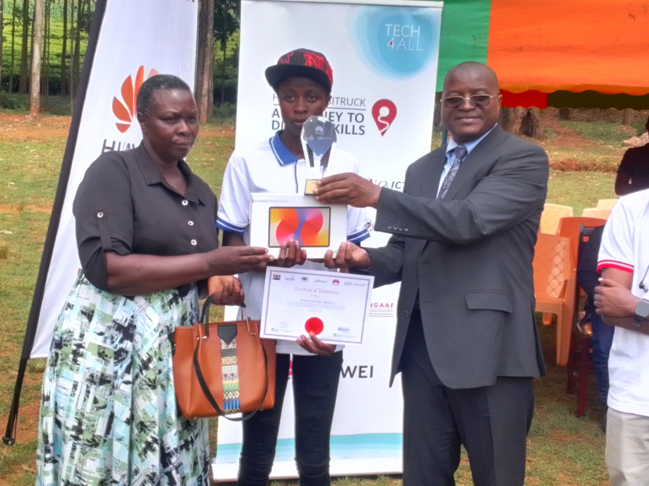 Digital graduates urged to embrace online jobs, solve problems in rural areas