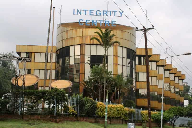 New anti-corruption law bans gifts and contracts for public servants