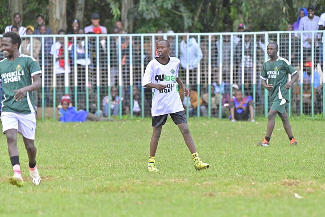 Tenwek, Kaplong schools woo rising star Victor Kiplangat with goodies