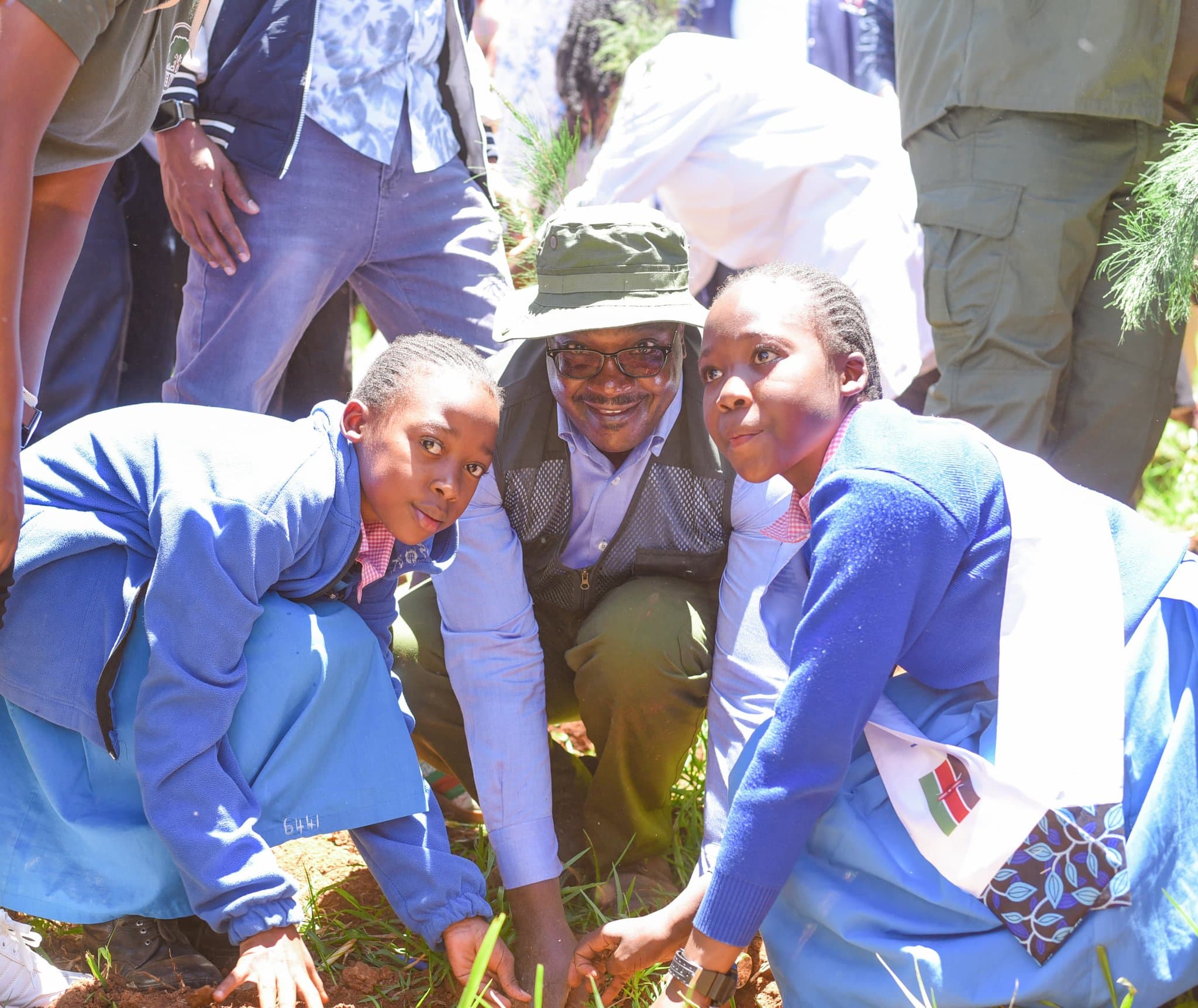 Parents, teachers urged to encourage children to plant trees, protect environment