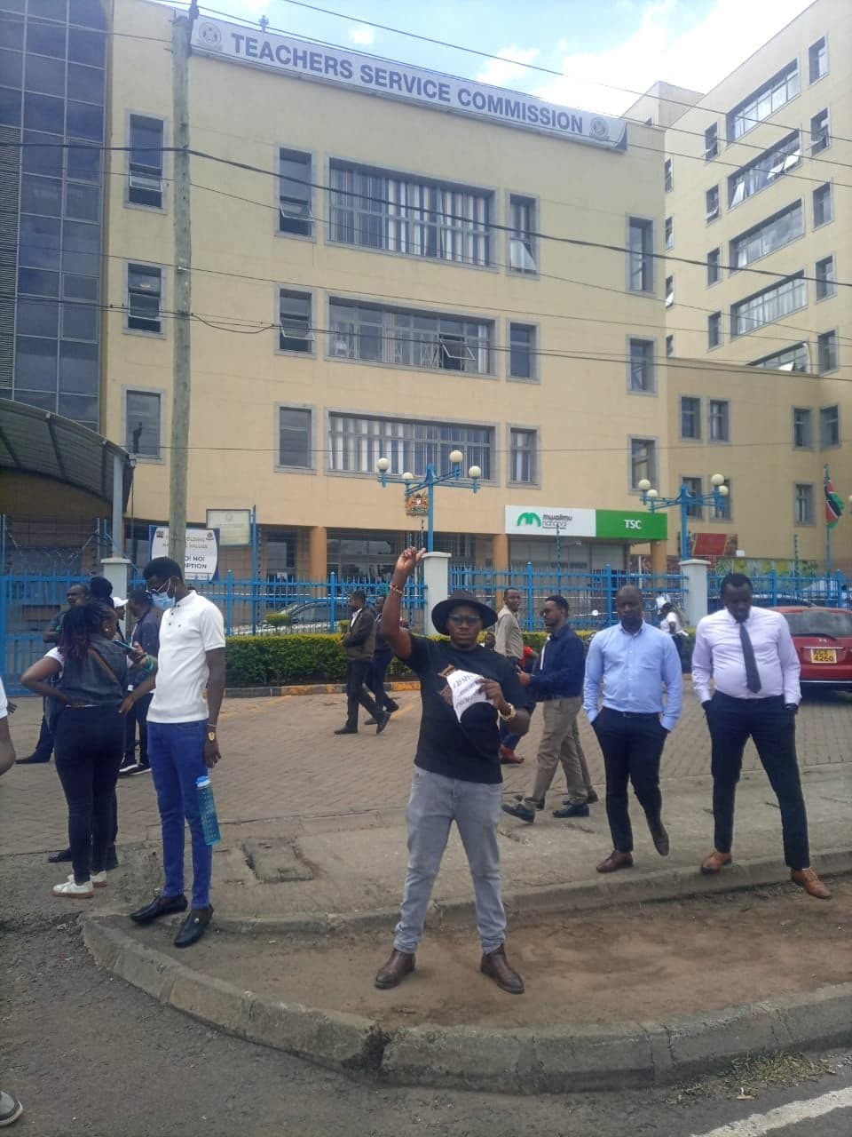 Nairobi JSS intern teachers kneel at TSC headquarters, take protest oath as confirmation demands peak