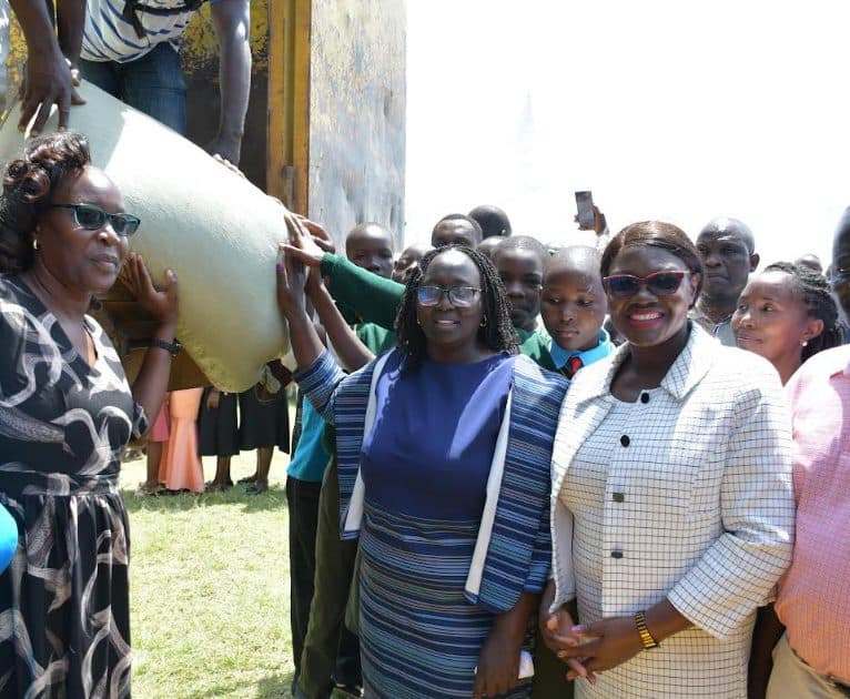 24 public day schools in Kisumu benefit as Gov’t donates food relief to cushion absenteeism