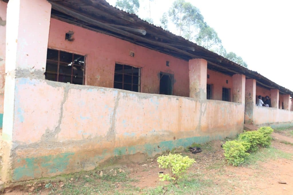 Classrooms with cracked wall