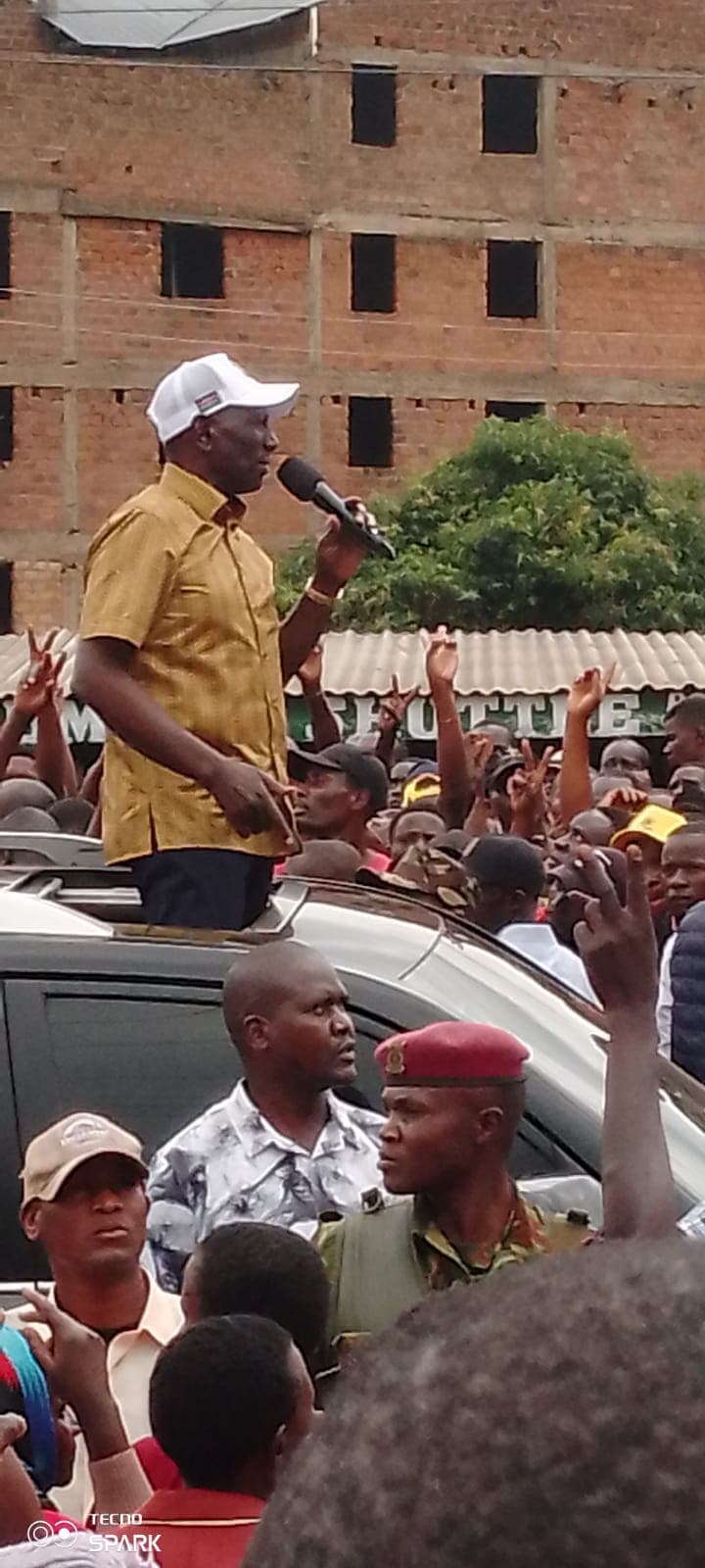 President Ruto addressing the public at Nyamarambe town roadside near Nduru DEB Prinary School. Photo/Enock Okong'o
