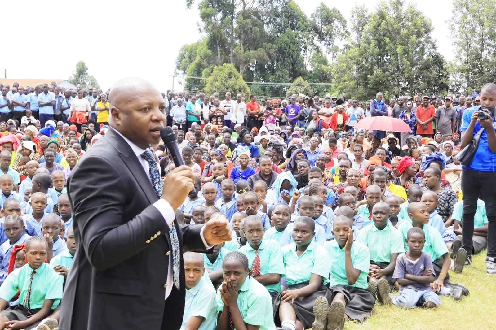 MP Manduku urges parents to protect children from cold amid heavy rains in Kisii