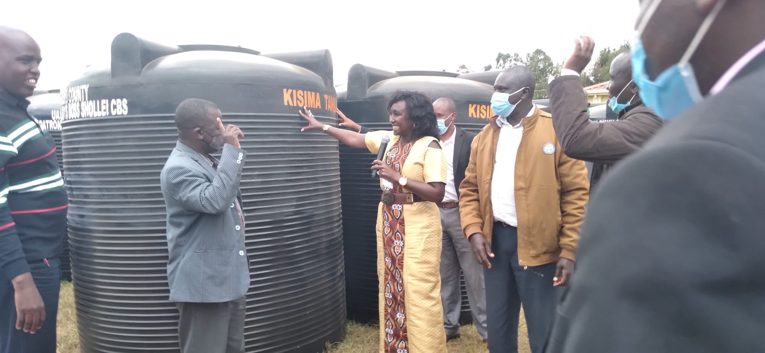 Sholei donates water tanks to primary schools