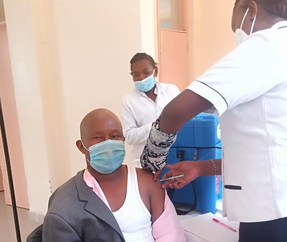 Kuppet Makueni executive secretary takes Covid-19 jab, tells teachers to do so