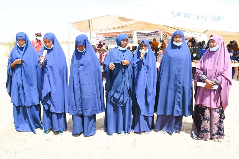 Duale donates sewing machines to group