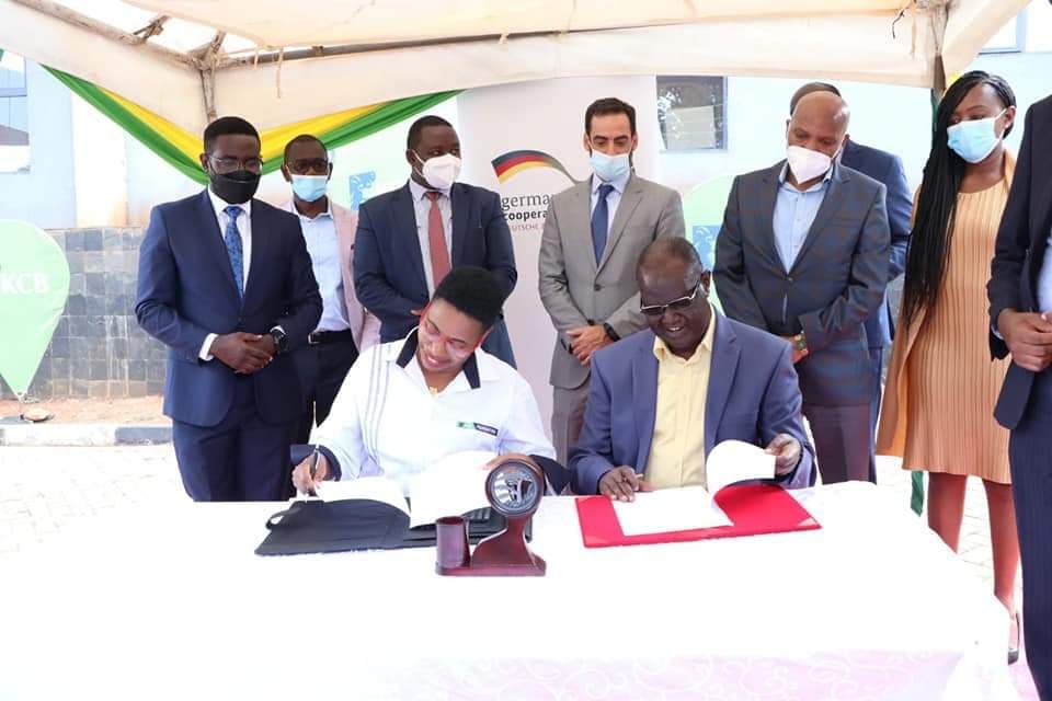 Governor Kiraitu partners with KCBF to support 400 vulnerable youths