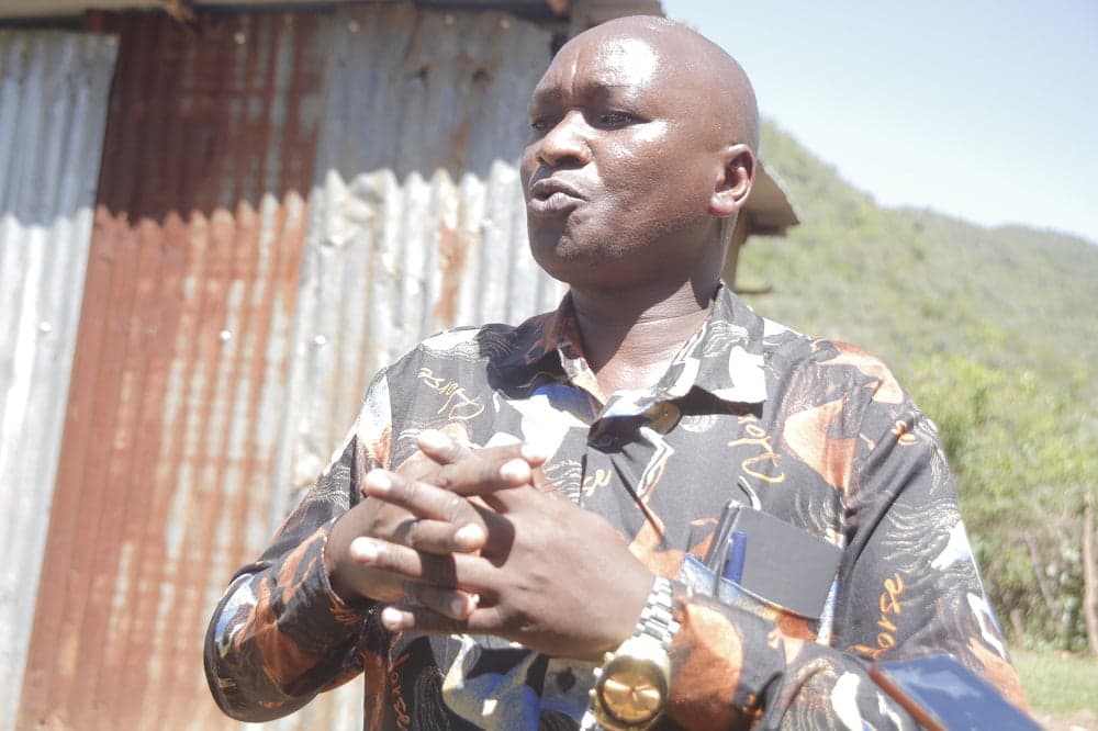 Senator Moi pays school fees for orphan to join Form One image 2