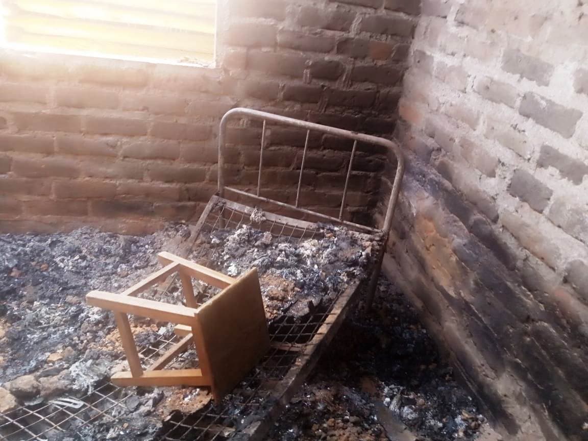 Three children stranded after father sets house on fire