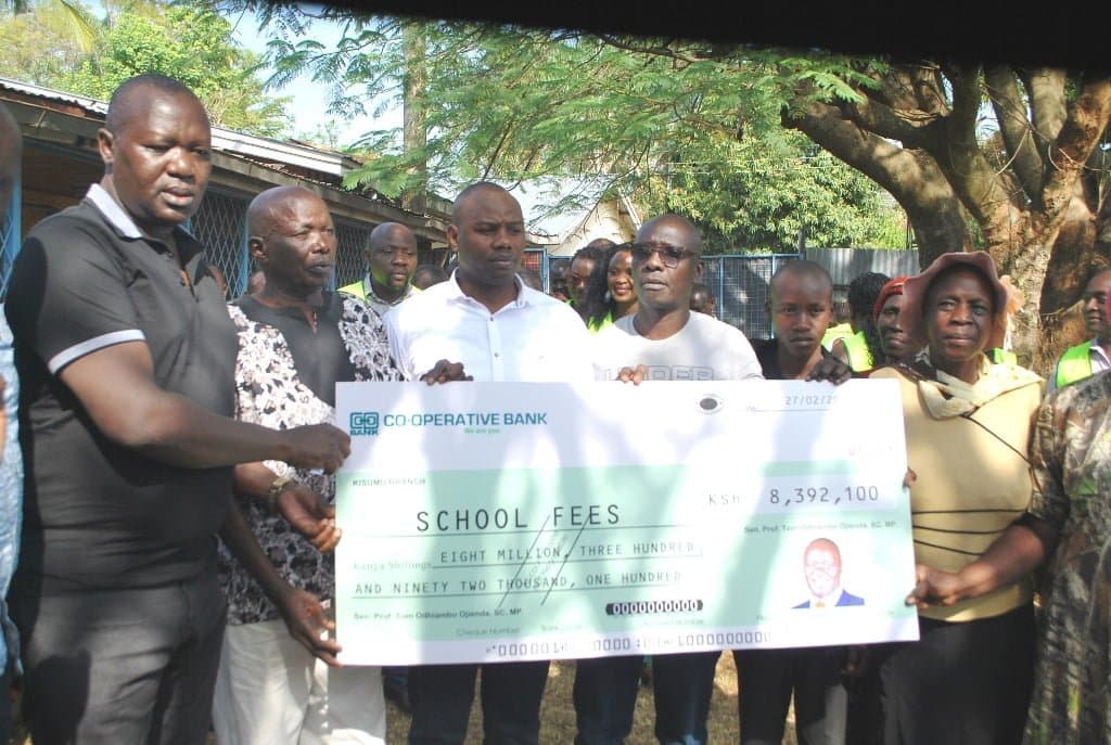 Senator awards Ksh 8.3 million in school fees to bright, needy students
