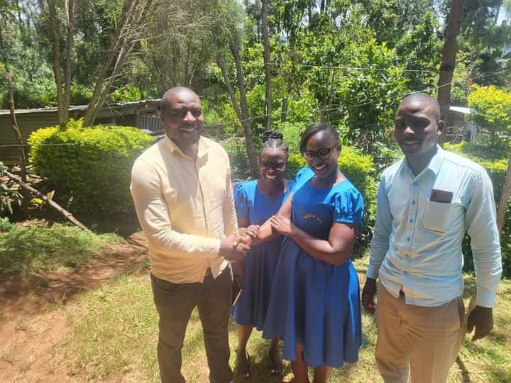 Engineer leads women teachers group in planting trees at local primary school image 2