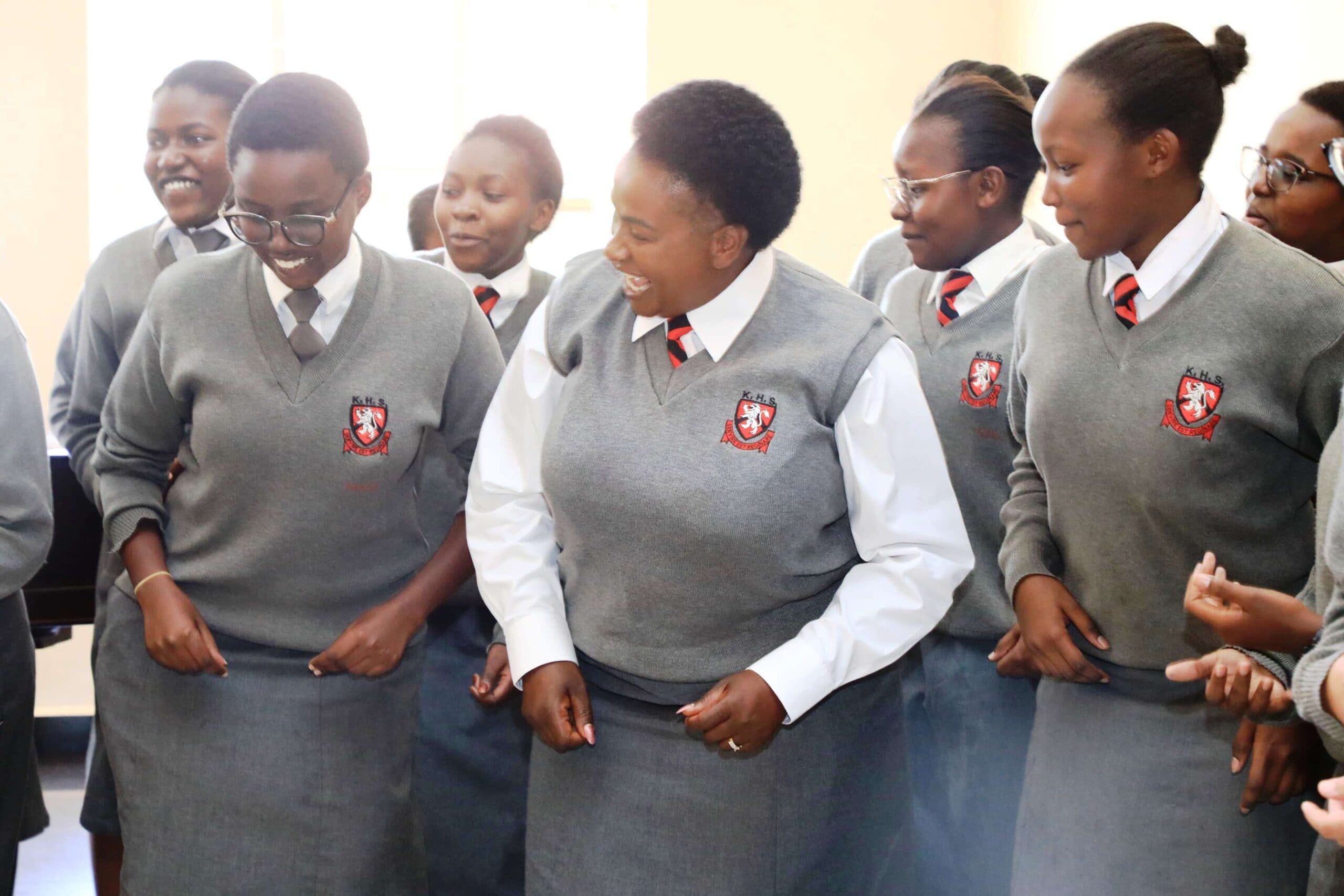 Governor visits former school, asks girls to stay away from bad company image 2