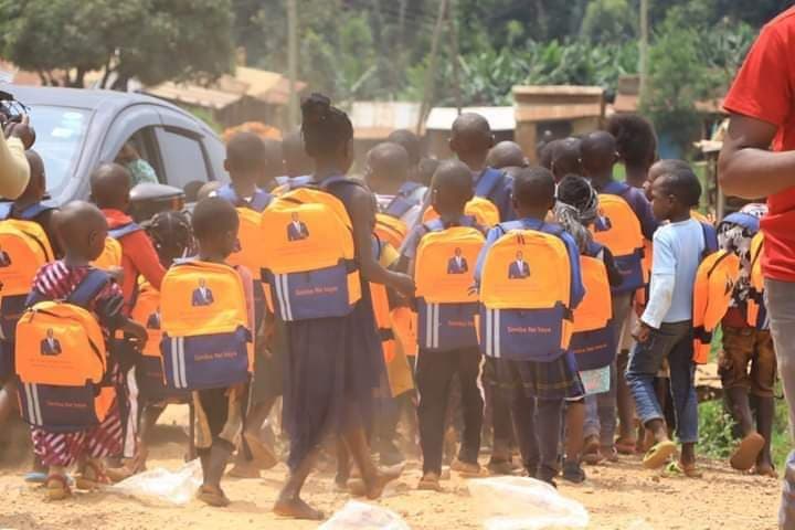 Governor Arati criticized for donating school bags with his photo and name