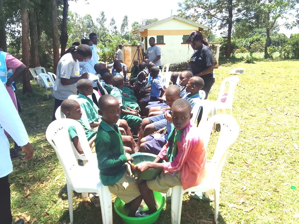 Children infested with jiggers in Kakamega receive treatment image 1