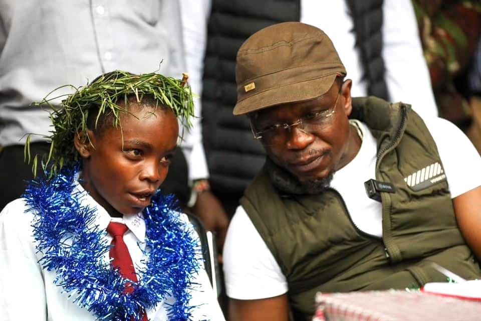 CS Ababu donates KSh100,000 to student who won race running barefoot image 2