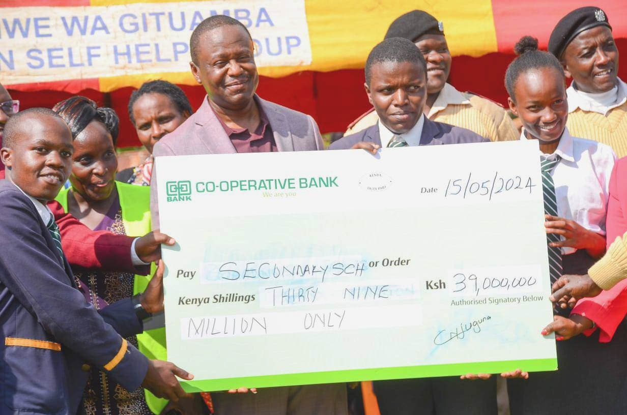 Students in day secondary schools in Kandara benefit from KSh39 million bursary