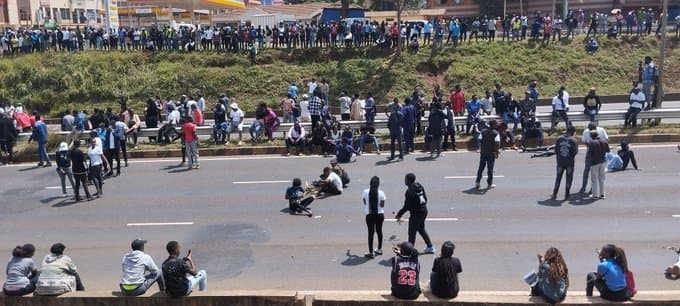 JKUAT students demonstrate along Thika Super Highway over death of comrade