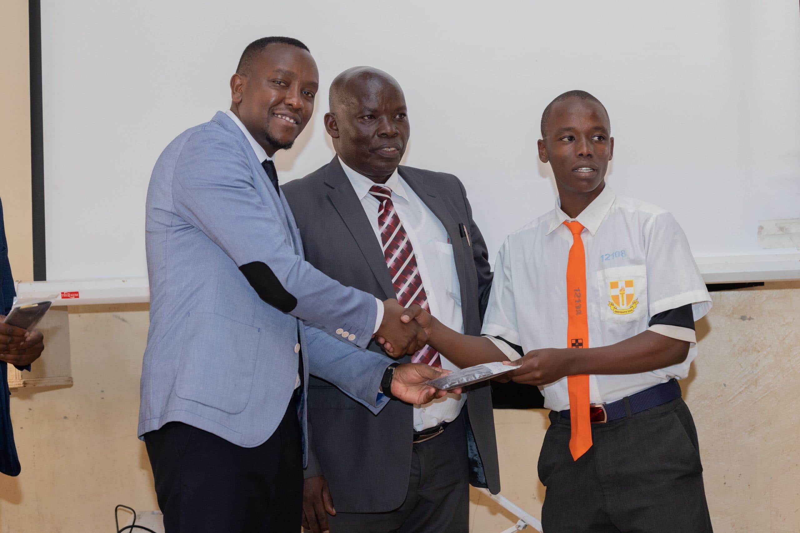 School receives 67 eye glasses courtesy of Lions Sight First