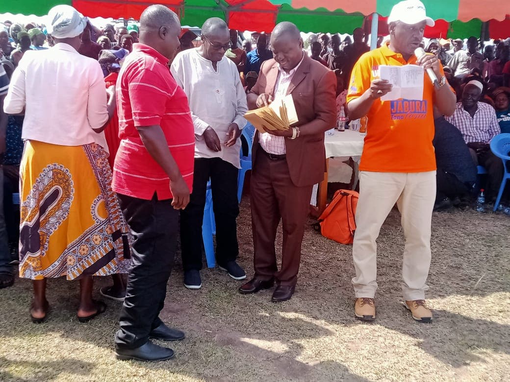 Over 900 Rarieda tertiary students receive Ksh 11.8 million in bursaries