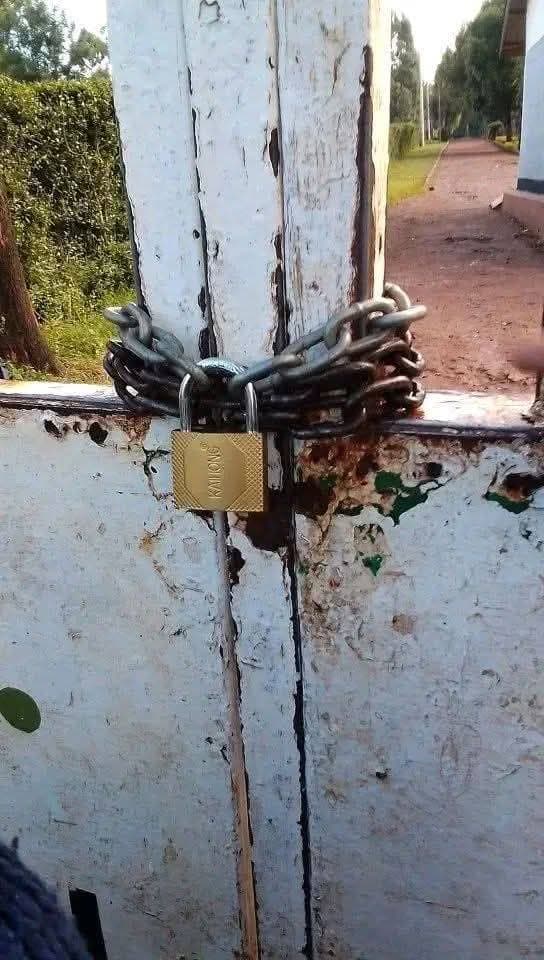 Irate parents shut down Moi Kisii comprehensive school over alleged mismanagement, poor governance image 1
