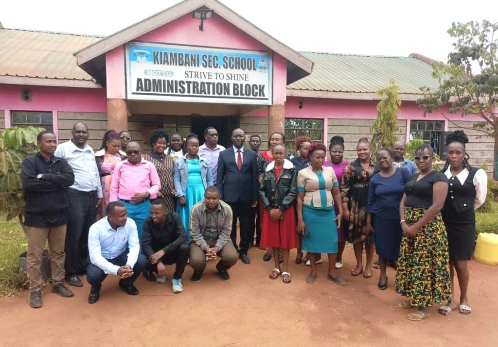 36 years in class: How a teacher built a school from zero and retired a PhD student image 2