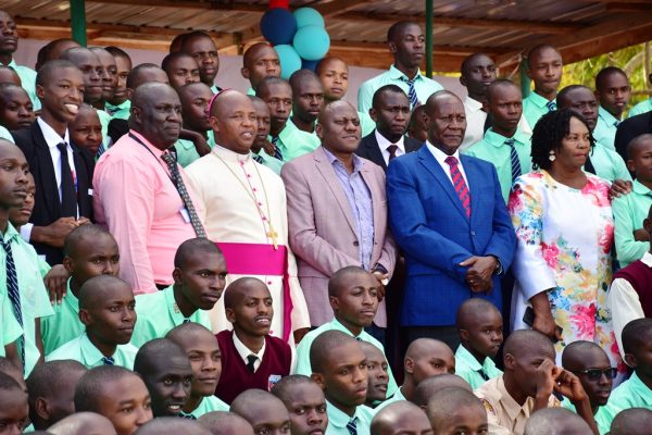 Governor’s bag of goodies to school at annual thanksgiving ceremony School