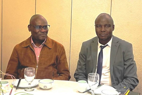 Deputy VC awarded for role in establishing Chinese college at UoN