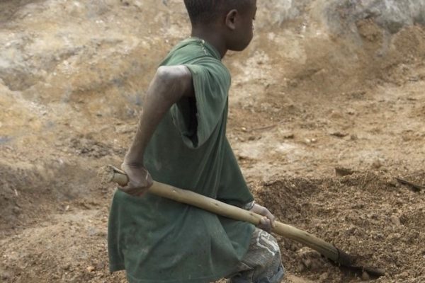 Chief in Machakos bans sand harvesting to combat rising student absenteeism