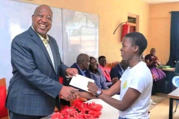 Nyamira Governor promises bursaries for needy, bright students