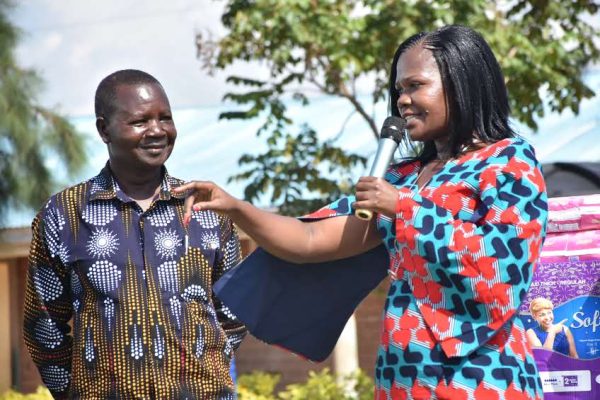 Kisumu’s Bugo school library gets a boost as journalists, county officials donate books