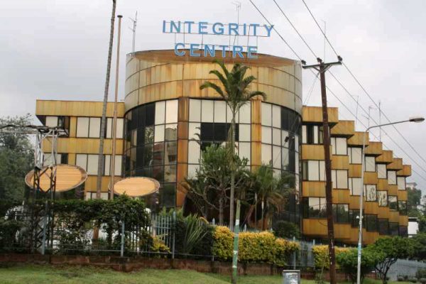 New anti-corruption law bans gifts and contracts for public servants