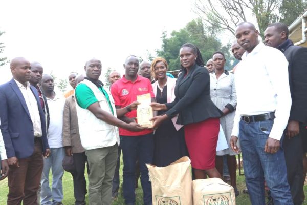 Chief Officer for Agriculture Dr. Kibet Sitienei center wit school representatives during a training session on bean husbandry and nutrition under the Nyota Beans Project in Bomet County