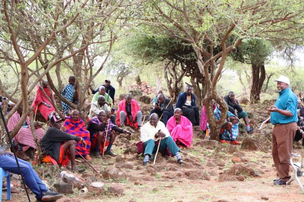 Ali letura engaging parents during engagement campaign focused on nurturing problem solving skills. Photo Obegi Malack