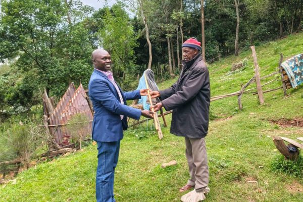 Narok KUPPET Branch Executive Secretary Charles Ngeno receives blessings from Thomas Teituk Nyolei of the Myoot Council of Elders at Ololmasani Shrines ahead of the January polls