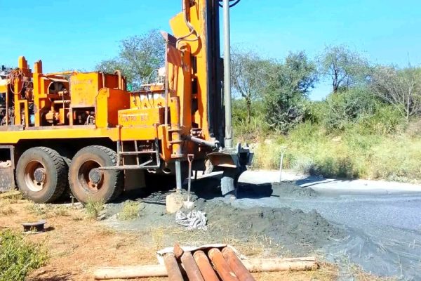 Drilling of water at Tipet