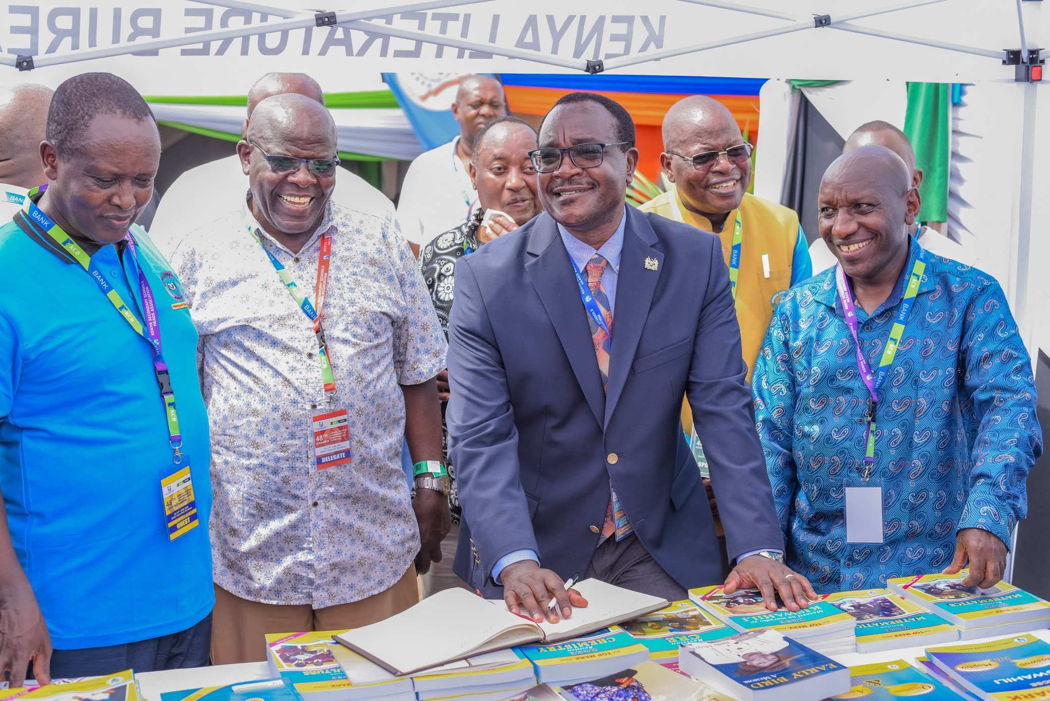 A day in the life of a school principal is a lifetime hell 2 GuS3ZKTXoAANeCl