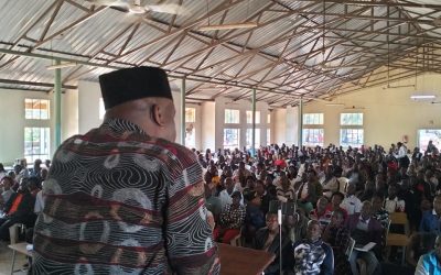 KNUT National second Vice Chairperson Aggrey Namisi addressing parents at Kitale school