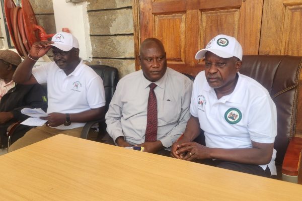 Borabu MP Patrick Osero (r) with other officials during the bursary disbursement