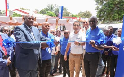Former Makueni KESSHA chairman Julius Mutwii (l) presiding the opening of I&M banks branch in Wote-Makueni county
